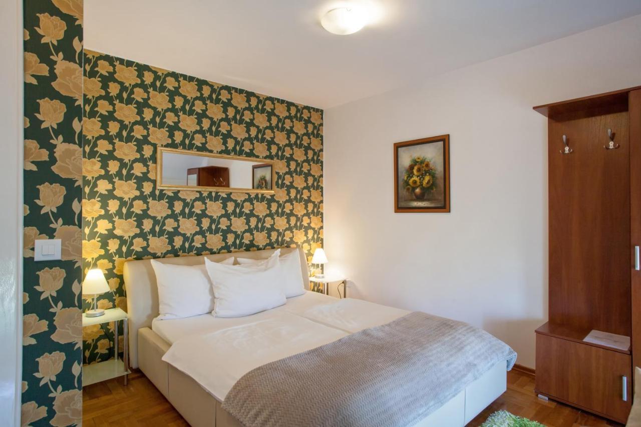Vila Rosa Vukovar Bed & Breakfast ภายนอก รูปภาพ