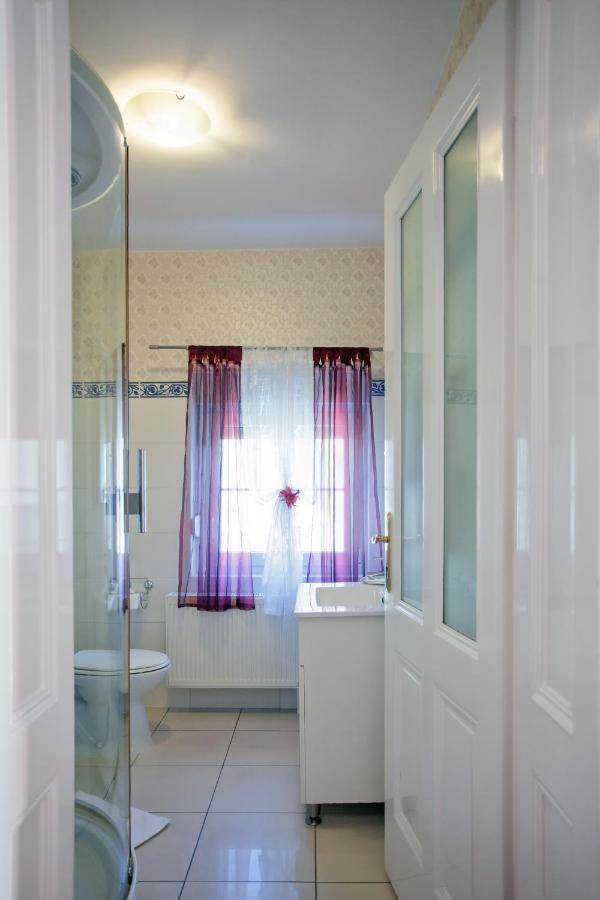 Vila Rosa Vukovar Bed & Breakfast ภายนอก รูปภาพ