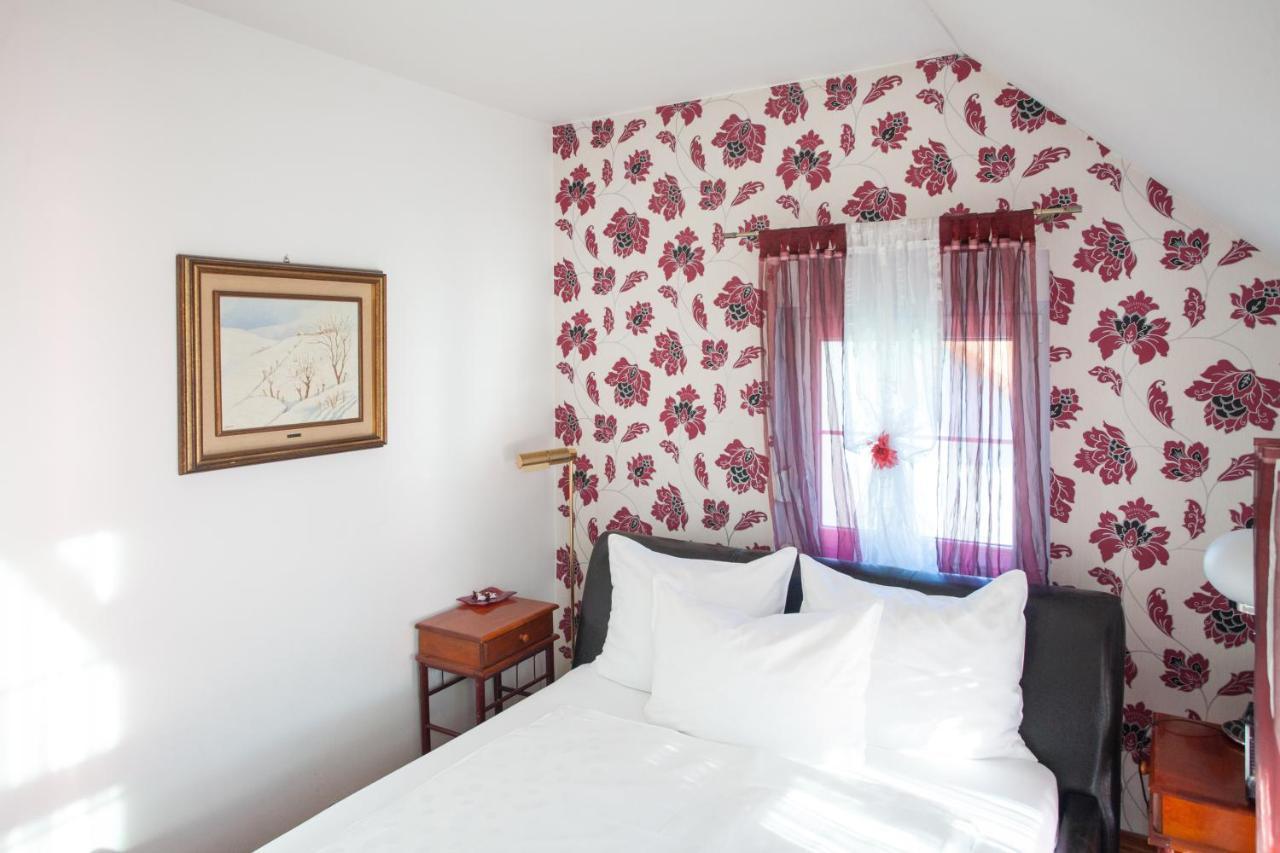 Vila Rosa Vukovar Bed & Breakfast ภายนอก รูปภาพ