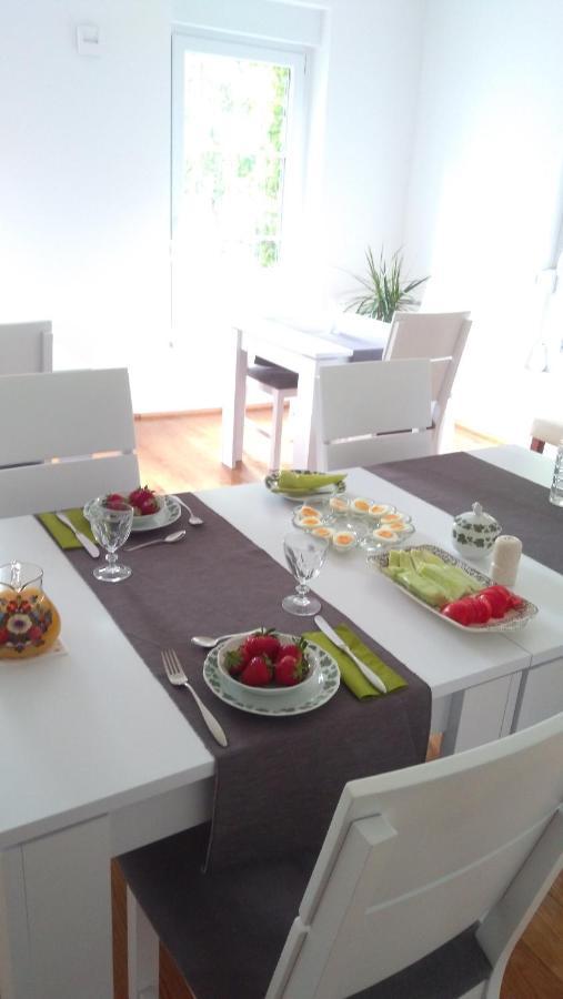 Vila Rosa Vukovar Bed & Breakfast ภายนอก รูปภาพ
