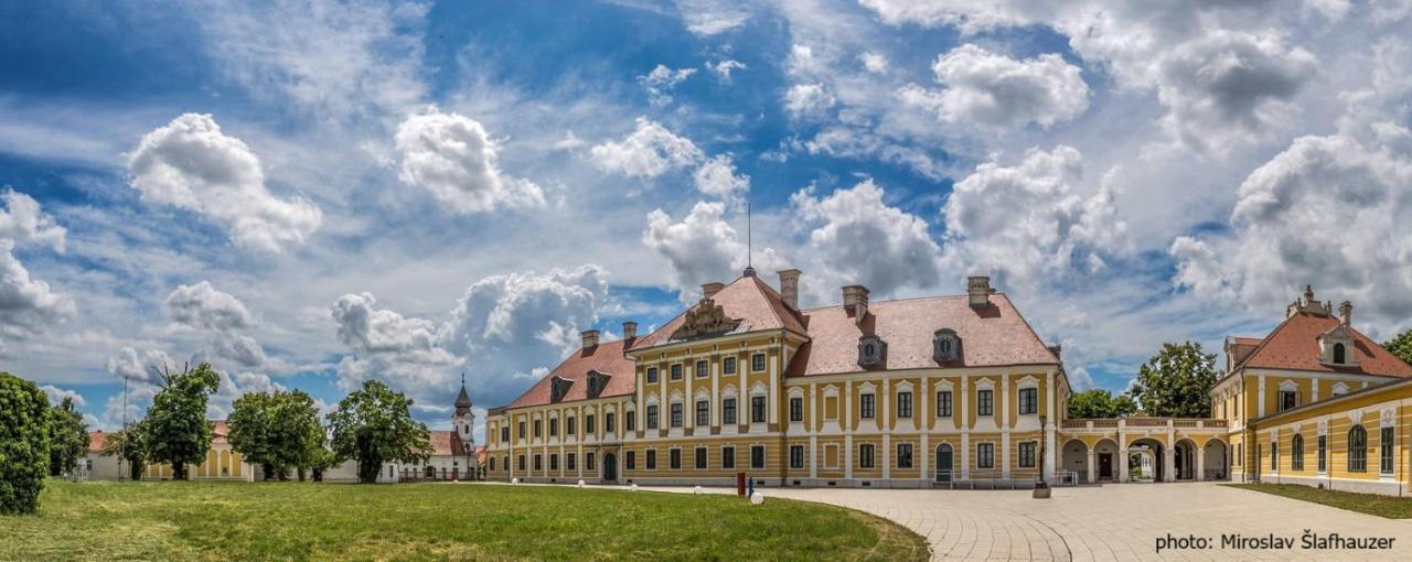 Vila Rosa Vukovar Bed & Breakfast ภายนอก รูปภาพ